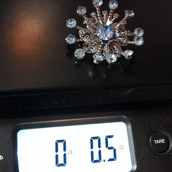 Vintage Light Blue Snowflake Brooch, Silver Tone Filigree, 1950s Pin - Picture 10 of 10